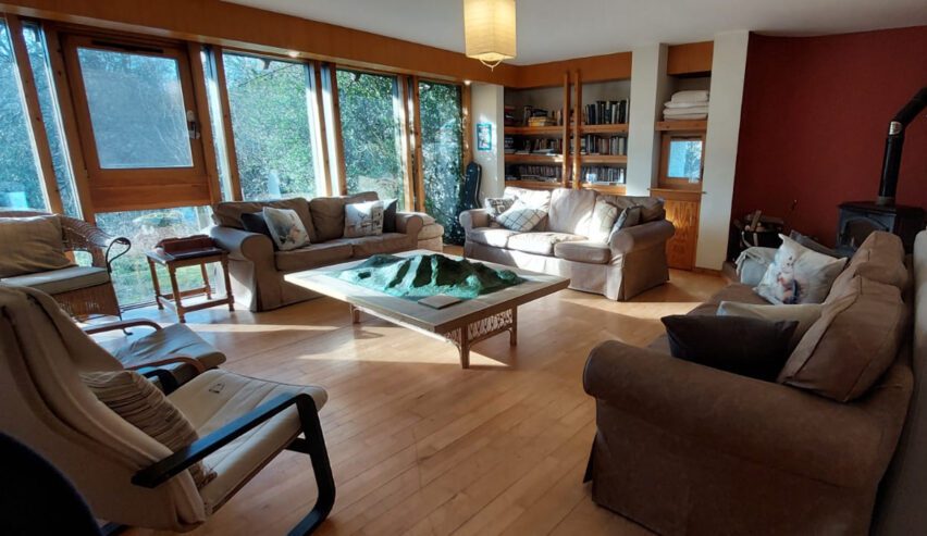 lounge and common room at ben lomand bunkhouse